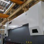 150 tunoj premas bremsi 3200mm cnc 150 tunoj hidraŭlika gazetara bremso kun kliniĝanta 8mm