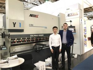 Pollandaj Klientoj Vizitu Nian Ekspozicion