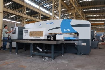 cnc hidraŭlika turo pikita gazetaro por 30 tunoj cnc punching press machine