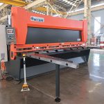 varma vendo QC11K CNC hidraŭlika gilotino maŝino