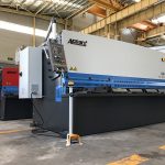 Hidraŭlika maŝino 12mm ŝtalo telero tranĉa maŝino 2500mm