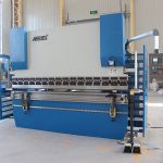 Wc67y 40t china faris dosierujon manlibro pleganta maŝino mane funkciigi gazetan bremson, klinante marĉinon en stoko