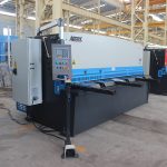 Hidraŭlika metala telero svinganta traban maŝinon